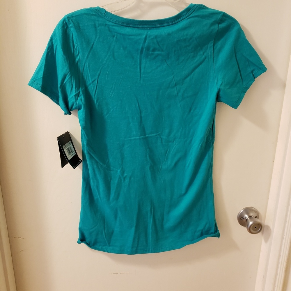 Nike *NWT* Tshirt - Picture 2 of 4
